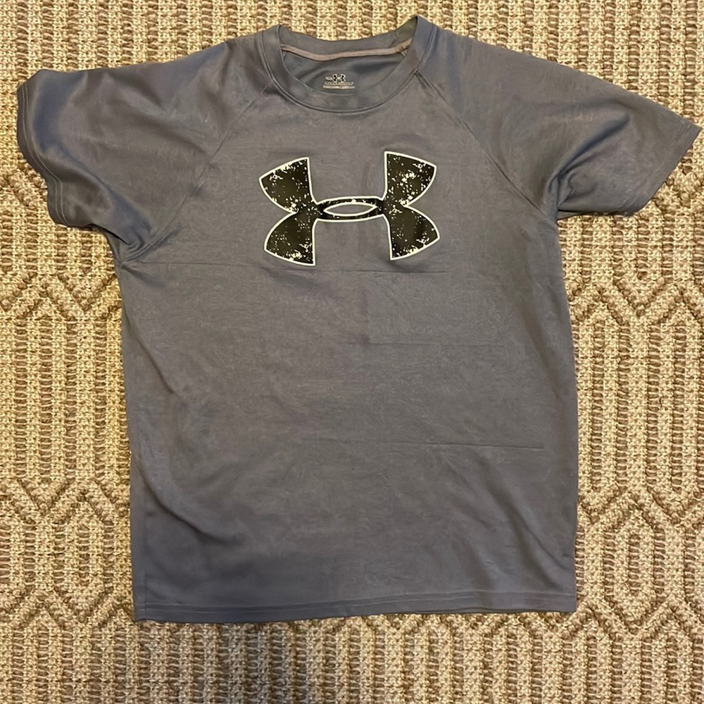 Boys youth Medium Under Armour t-shirt